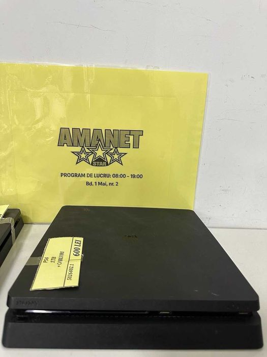 PS4 1TB + cabluri (CTG)
