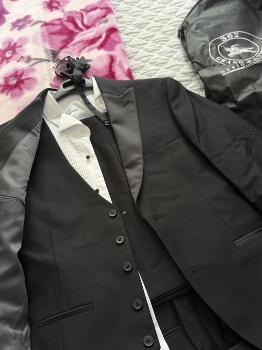 Продам смокинг срочно