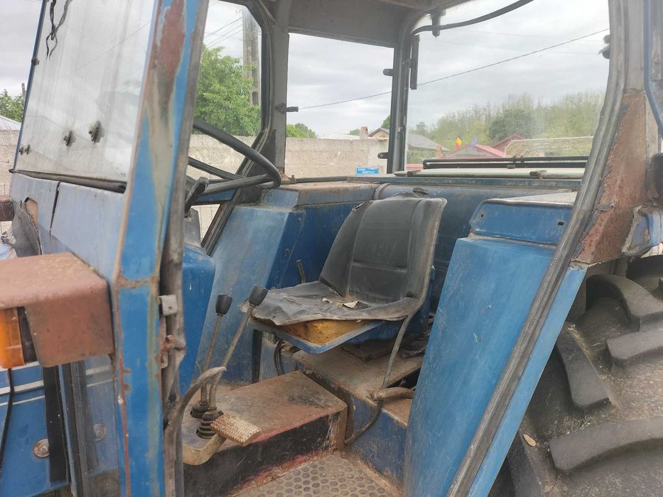 Vand tractor cu utilaje