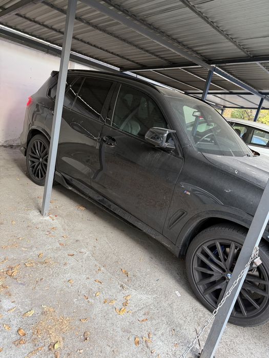 Продам своего черныша Bmw x5 M50. Full Option