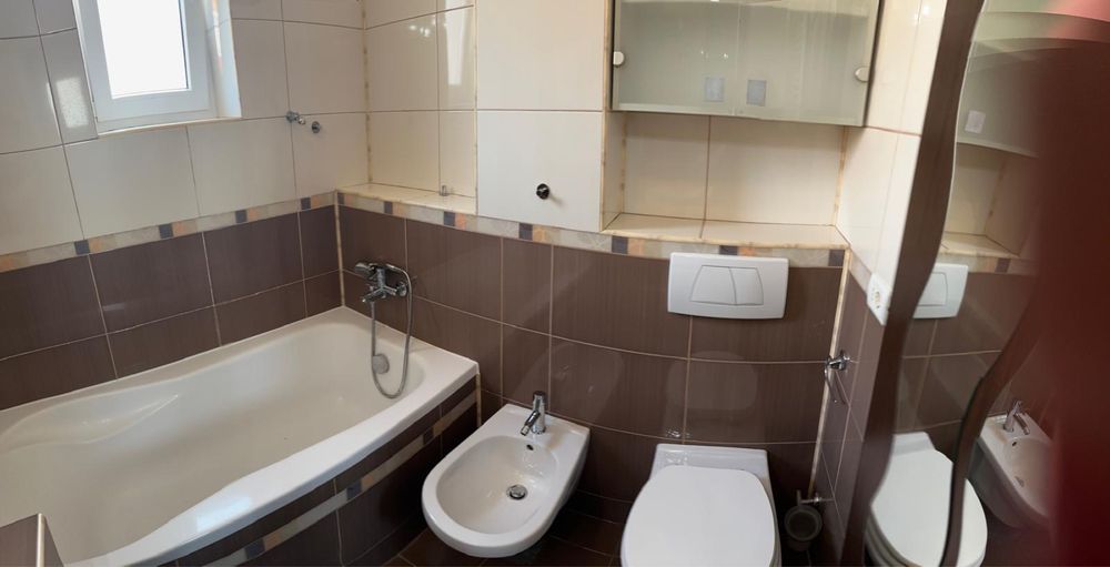 Apartament 3 camere, 2 bai, aproape de Podgoria