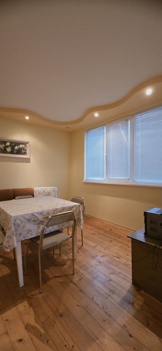 Двуетажна тухлена къща в гр. Долна  Оряховица