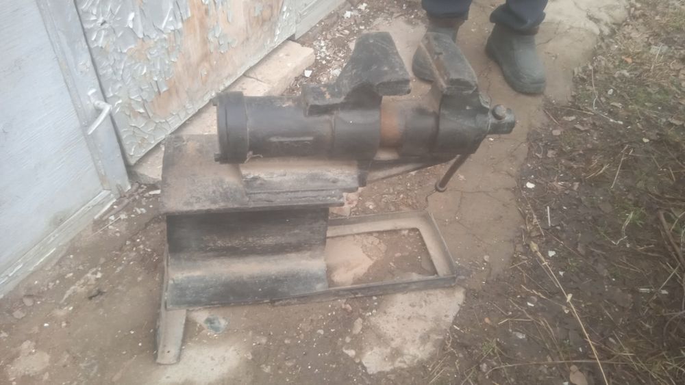 Продам тиски советские