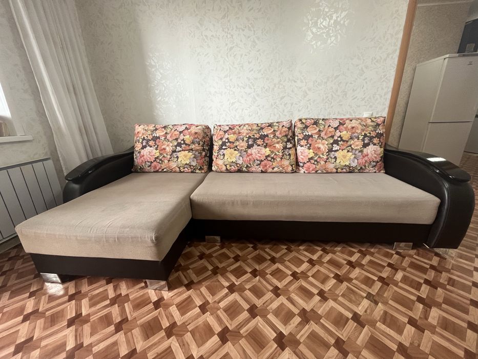 Продам диван с атаманкой.