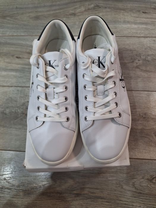 Продавам Кецове Calvin Klein