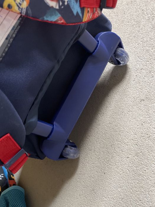 Giozdane pt scoală cu roti 100 lei bucata