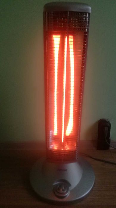 Карбонова Печка с Въртящо се Отопление и Основа DIPLOMAT DPL C 8009