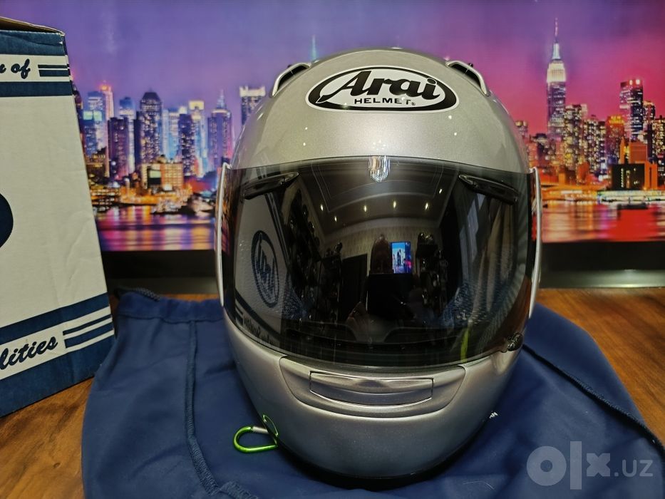 Это высокачественый мото шлем от Японского бренда ARAI QUANTUM 2