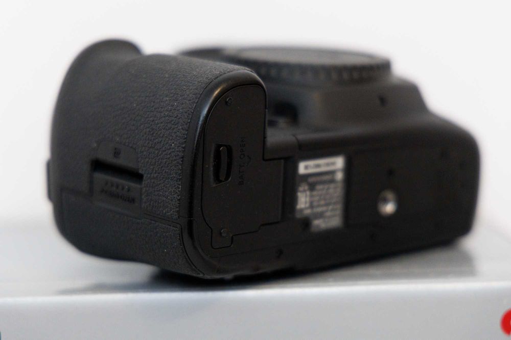 Canon EOS 5D Mark IV +  ACCESORII
