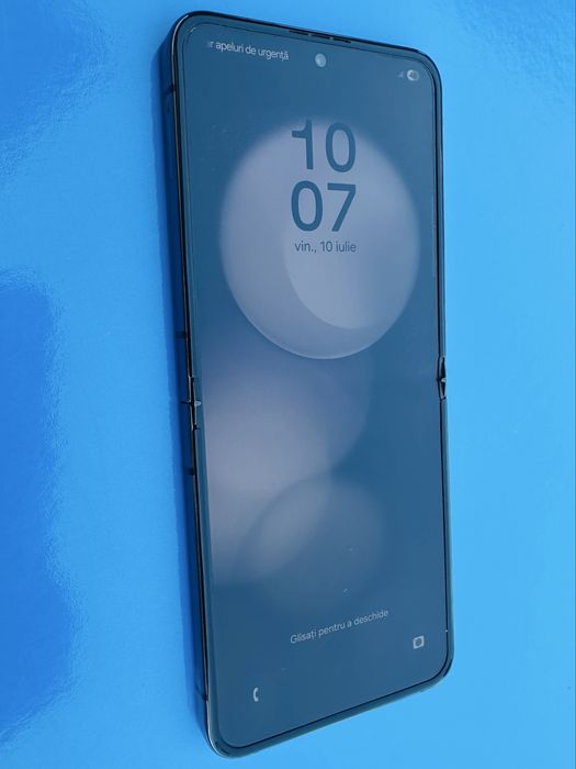 Vând Samsung Z Flip5 impecabil,512 GB,cumparat din magazin,cutie.