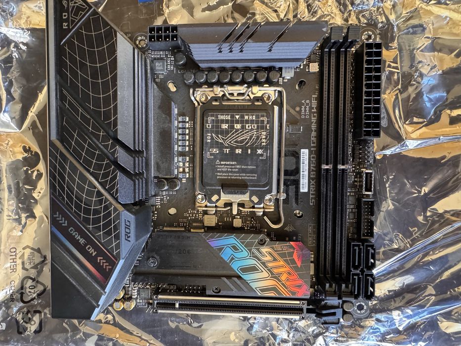 Placa de baza Asus ROG STRIX B760-I GAMING WIFI