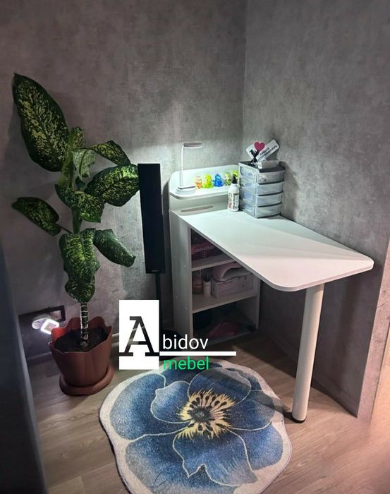 Раскладной маникюрный стол для Вашего бизнеса.  Удобный и компактный.