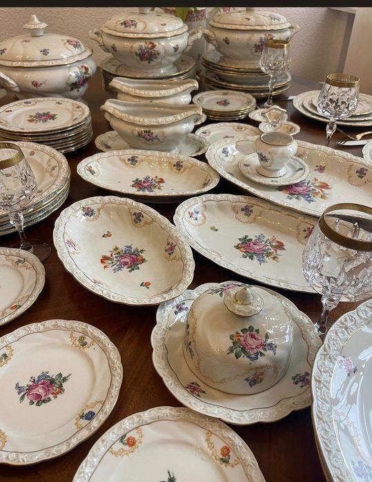 Голям антикварен порцеланов сервиз Graf von Henneberg – 52 части