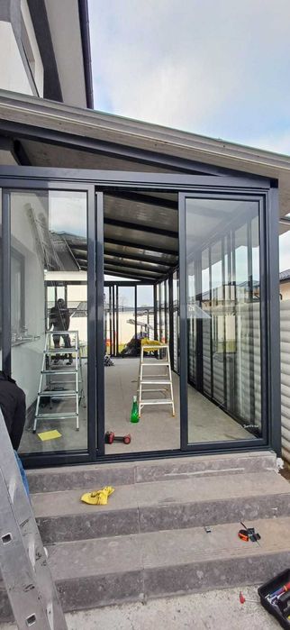 Acoperis cu panou sandwich sau sticla,structura aluminiu