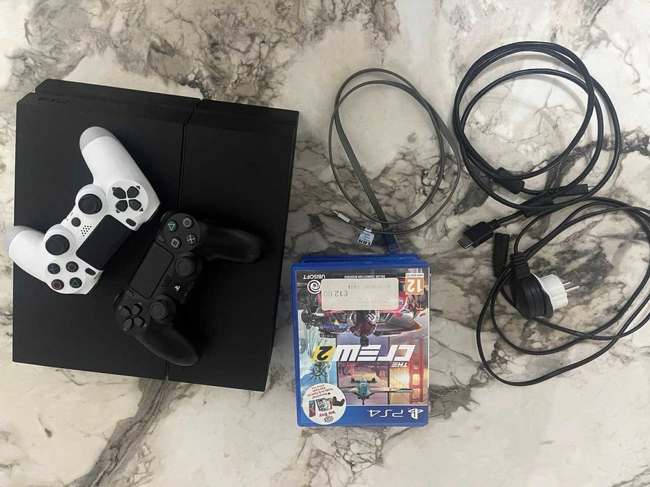 Ps4 500gb продается,  2 джойстика, + 7 игры на дисках