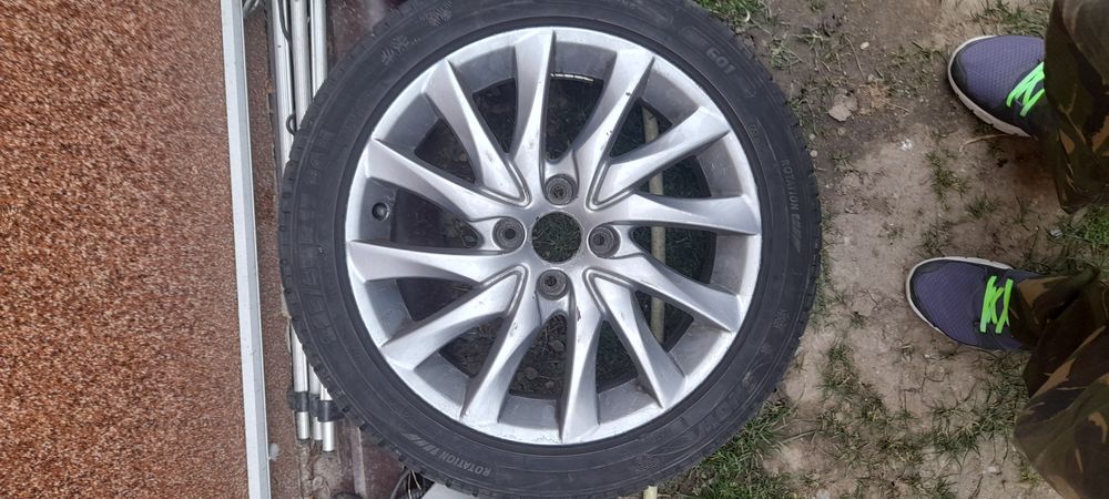Jante aliaj peugeot 4×108r17, cu cauciucuri de iarna.