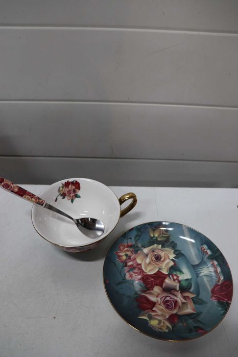 Луксозен комплект за чай от костен порцелан Royal Classic