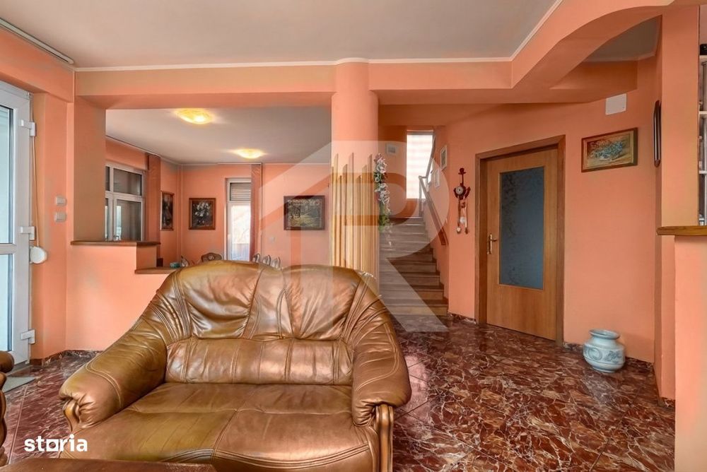 Casa spatioasa cu vedere la Lacul Grivita | 5 dormitoare | teren 793 m