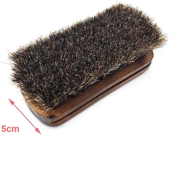 Четка от естествен косъм за почистване на кожа и текстил.