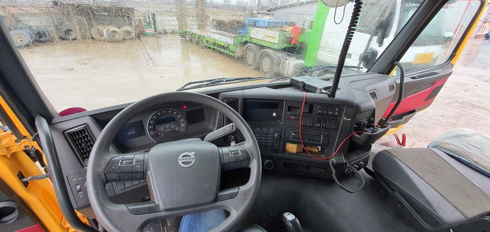Vand Volvo 8x4 bascula