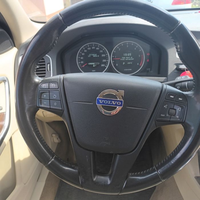 Vând Volvo v60, combi