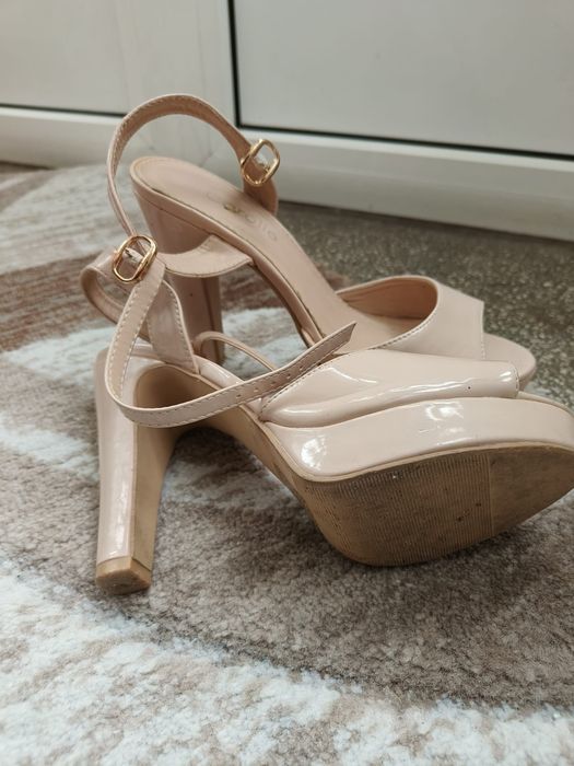 Sandale nude cu toc și platformă - Carolie