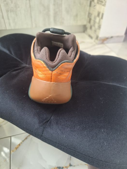 Adidas yeezy 700 v3