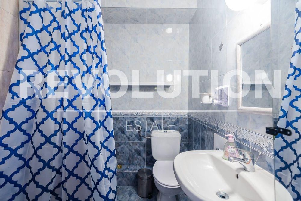 Четиристаен апартамент в района на Общината!