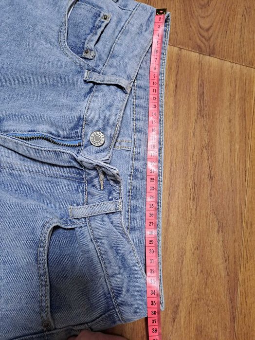 Дънки без следи от употреба.Много актувален модел