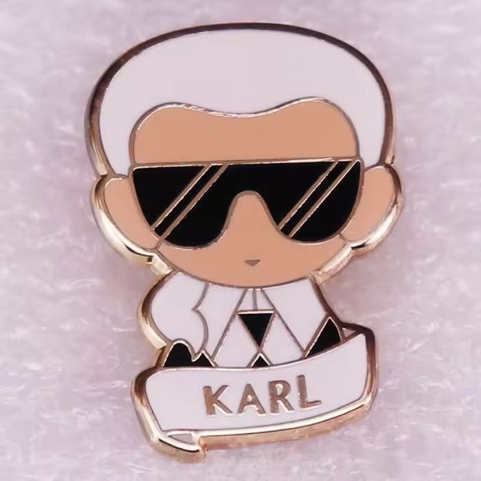 Брошка с Karl Lagerfeld