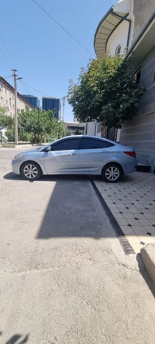 Hyundai Accent год выпуска 2011 год