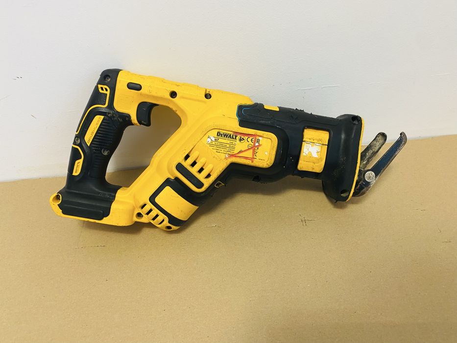Fierastrau sabie Dewalt 18v