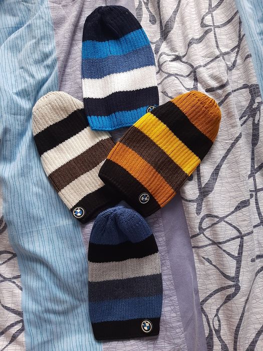 Распродажа шапок детских и взрослых