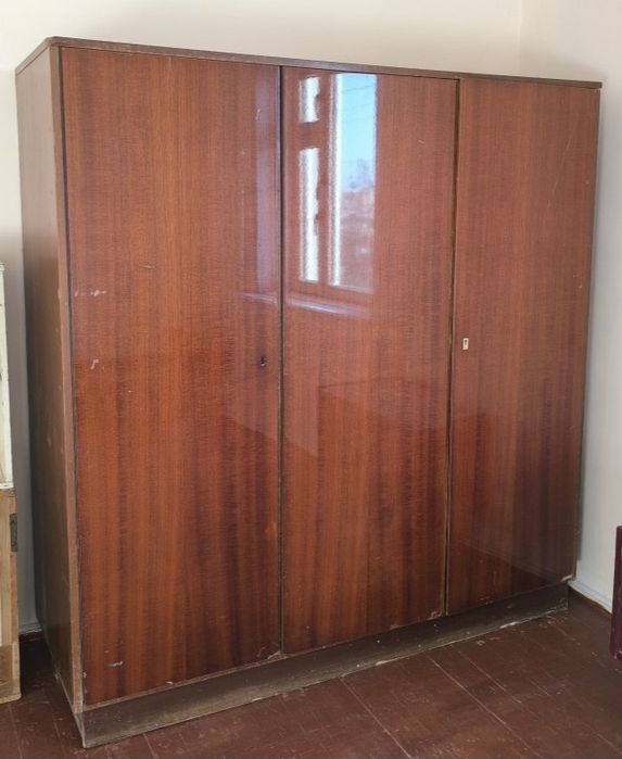 Shkaf sotiladi! Holati yaxshi