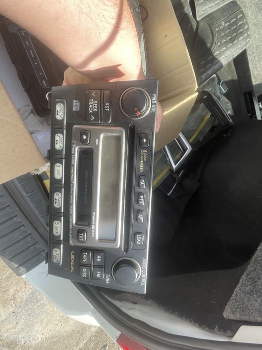 Продам штатные магнитолы