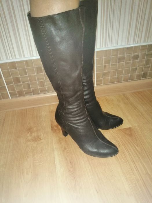 Продам кожаные сапоги женские
