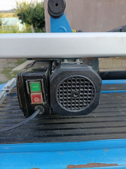Masină de tăiat gresie pe bază de apă
