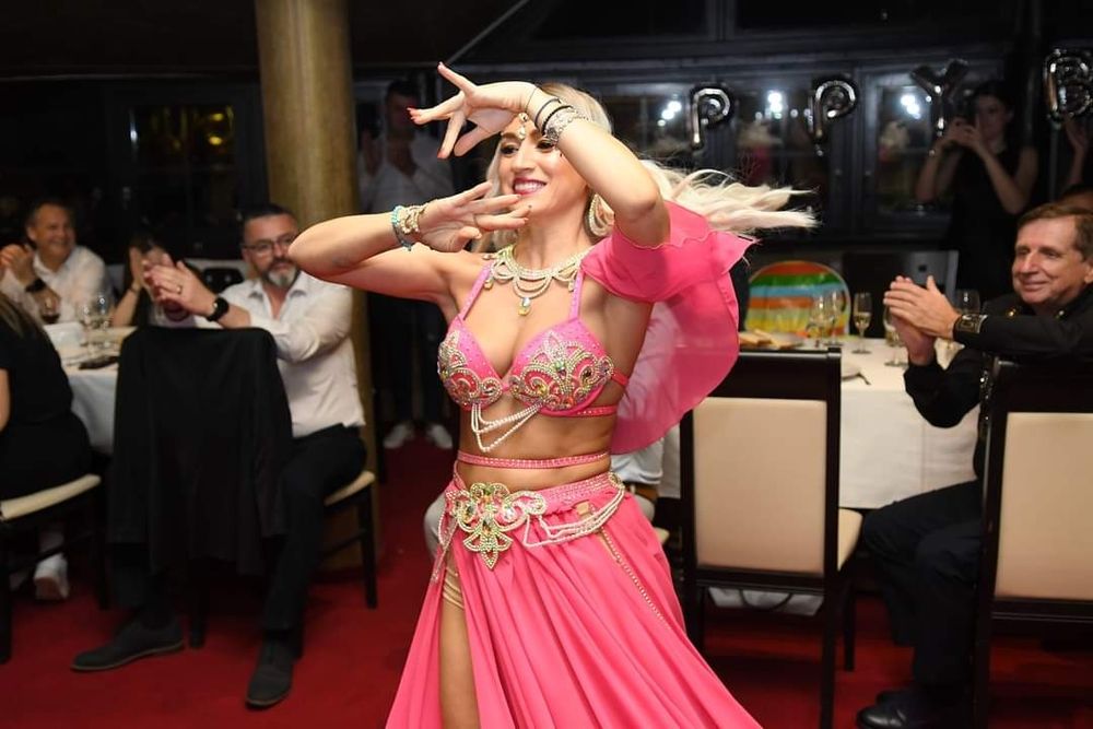 Dansatoare orientala evenimente surpriza Bellydance show dans oriental
