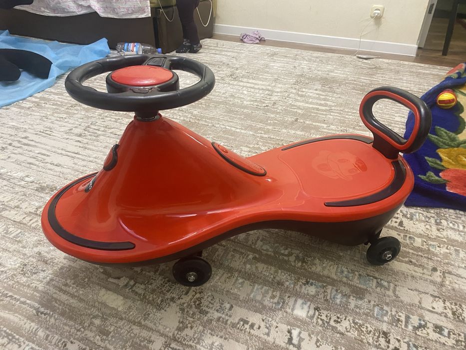 Продам толокар красный