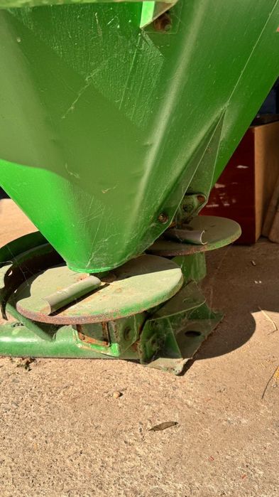 Masina imprastiat ingrasaminte Amazone  600 kg