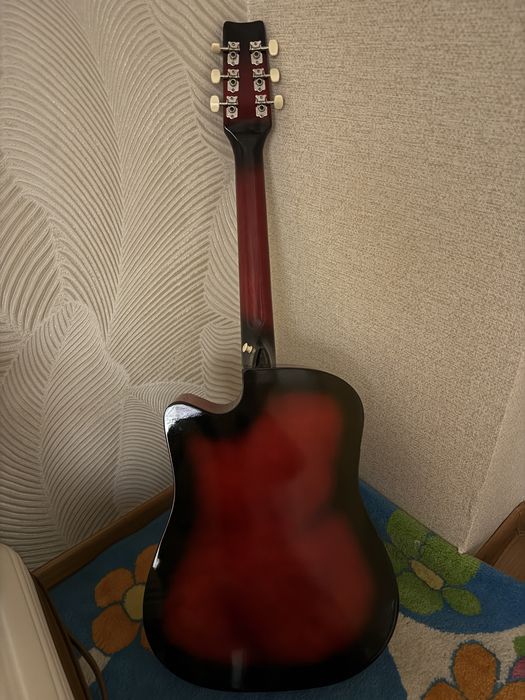 Продам гитару 35000