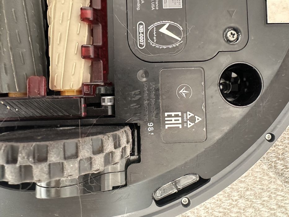 прахосмукачки  iROBOT Roomba 976 и  iROBOT Roomba 981