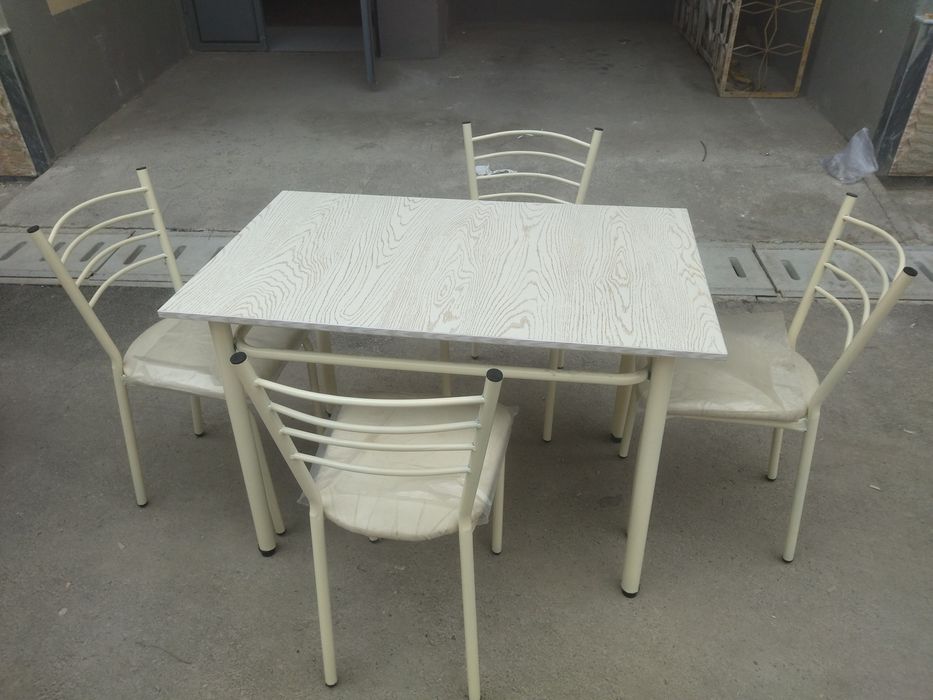 Кухонный стол для дома кафешек и других заведений 870.000 сум