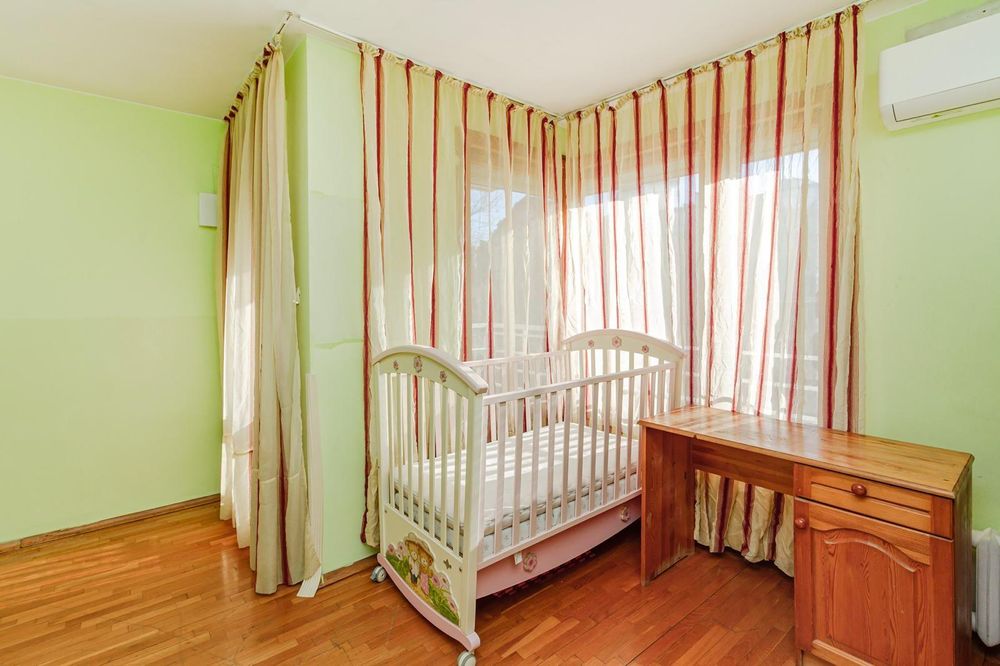 Тристаен за продажба в Център-НДК