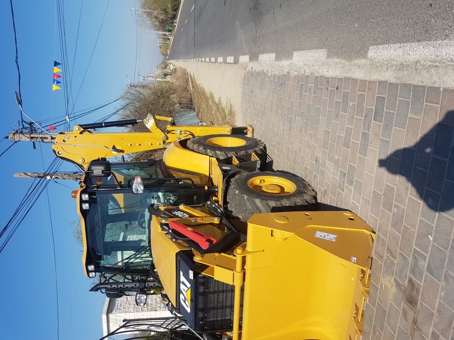 Inchiriere Buldoexcavator caterpillar cu picon si autobasculante 8x4