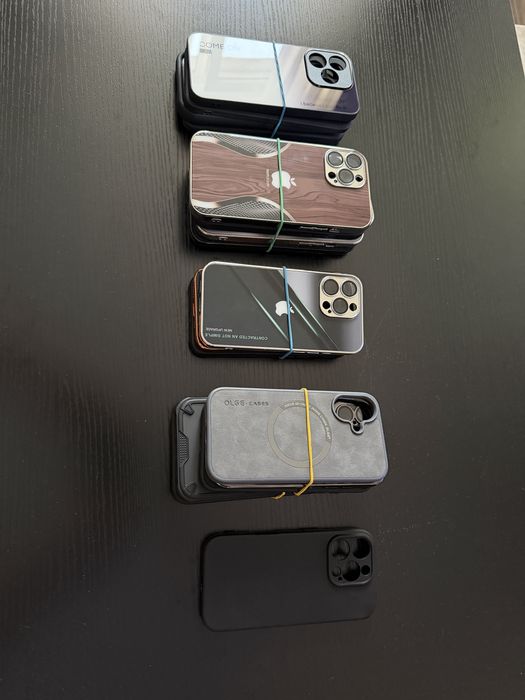 Vand huse pentru diferite telefoane