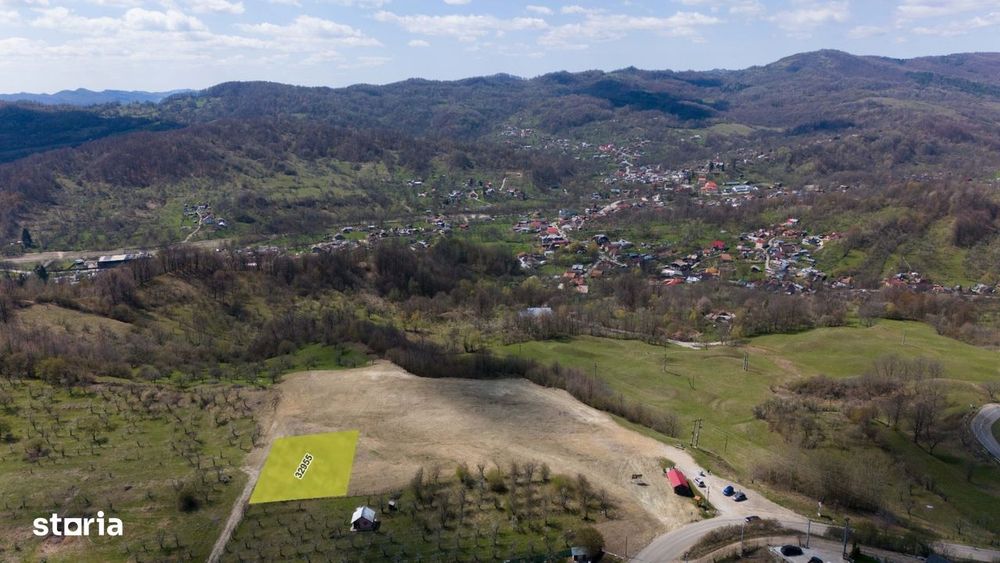 Teren intravilan 1288 mp, acces pietruit, utilități