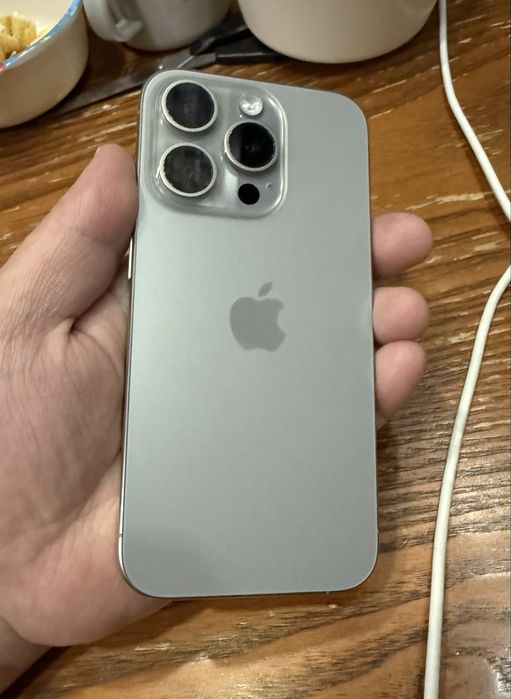 iPhone 15 pro 256gb Natural