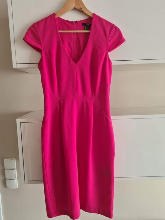 Цикламена рокля до коляното