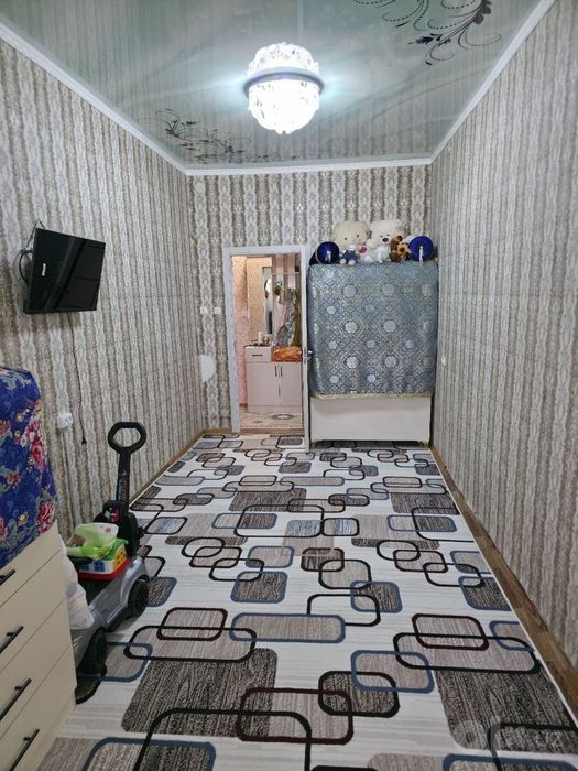 Спутник кургонидан квартира сотилади 4 этаж 1 хона 330 млн сум